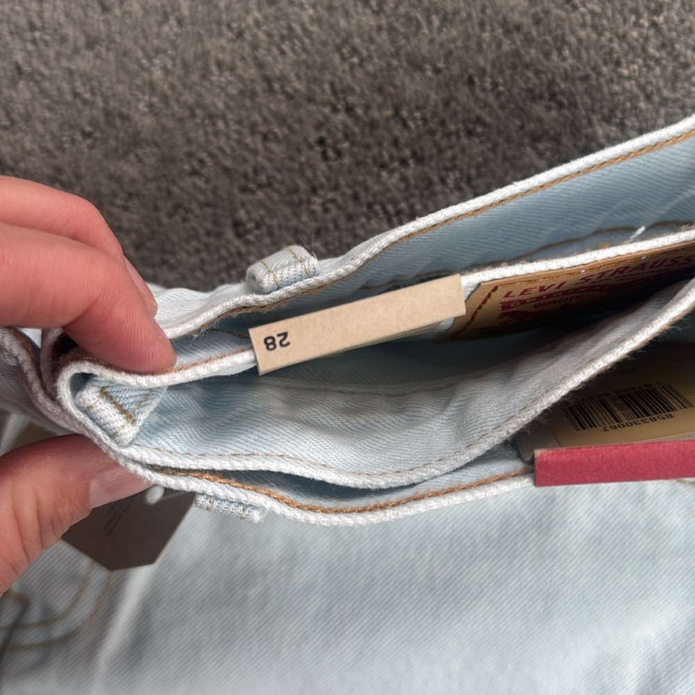 Levi’s 501 Shorts - Fade Off - Picture 6 of 7